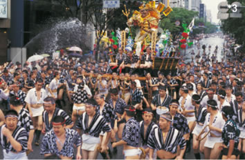 每年的'博多山笠节'祭典